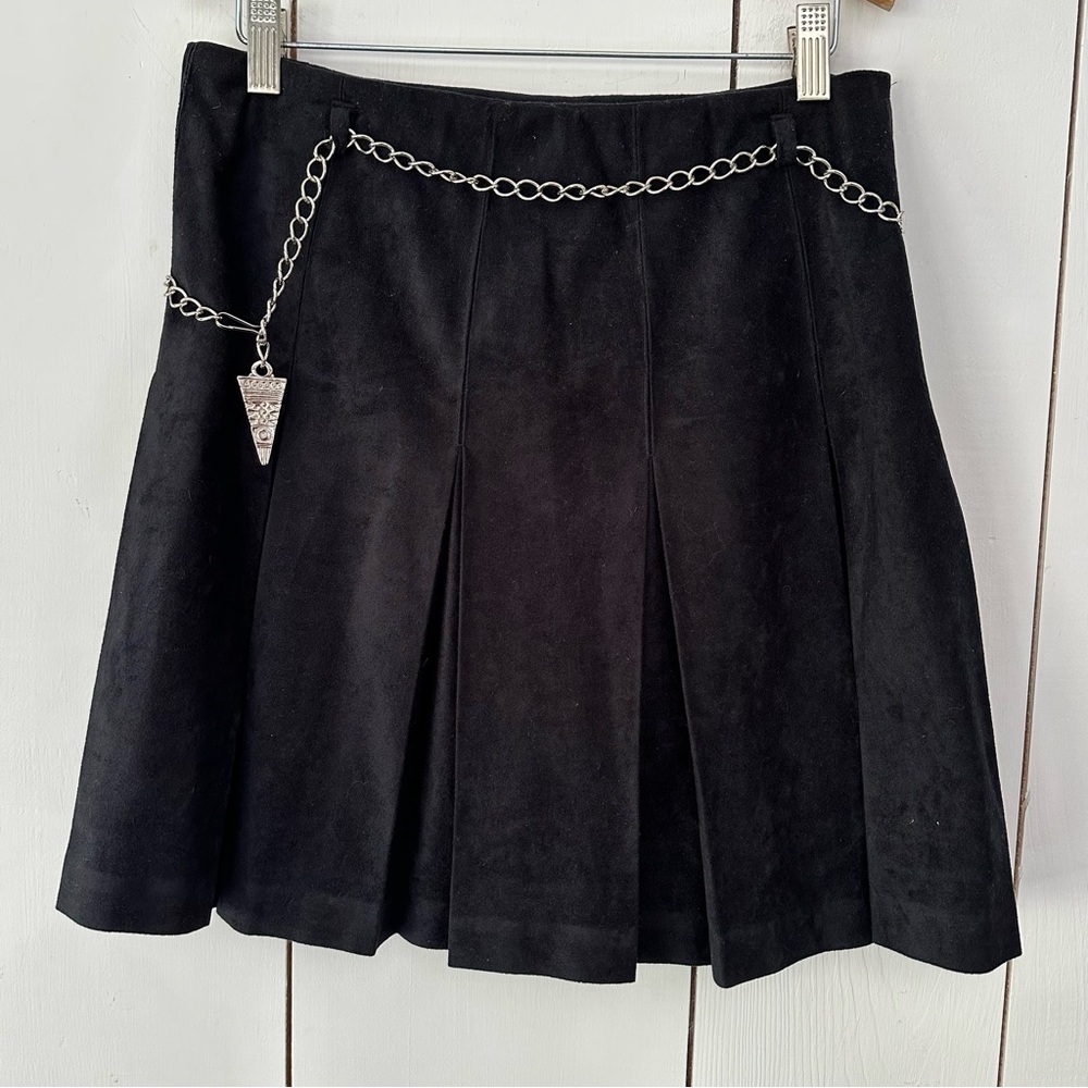VTG 90s Black Pleated Mini Skirt with Chain Sz 6 Chain Belt Gothic Minimalist